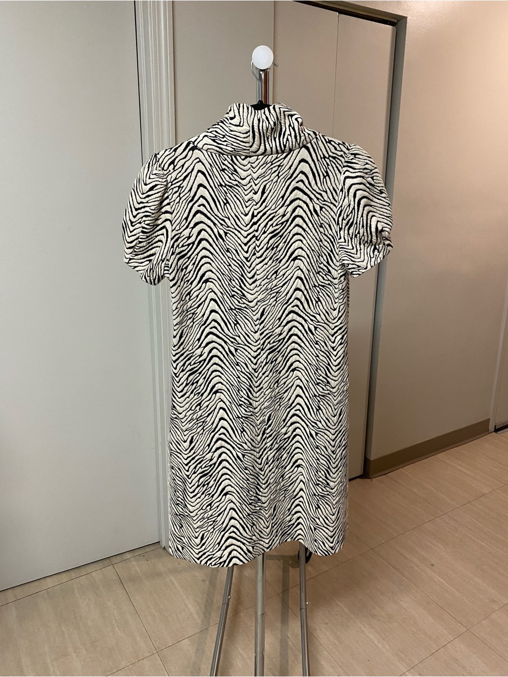 Calvin Klein Black and White Zebra Print Short Sleeve Dress - Picture 8 of 13
